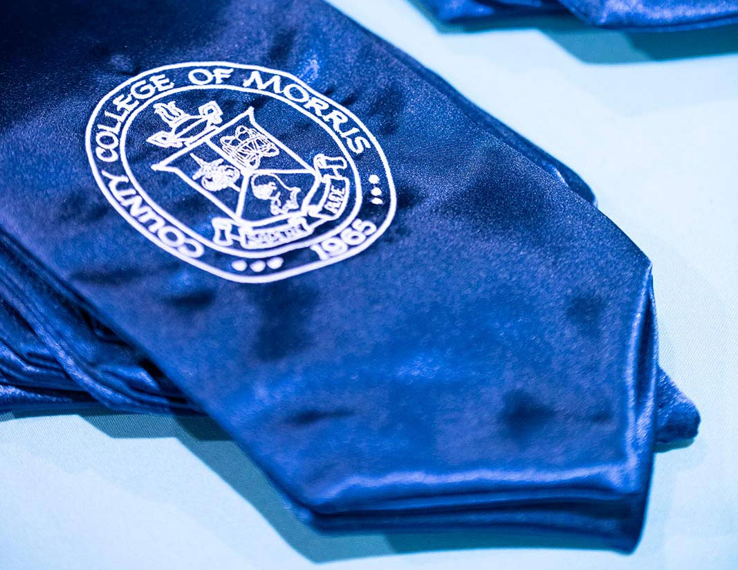Honors emblem